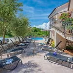 5235-7 In Apartament *