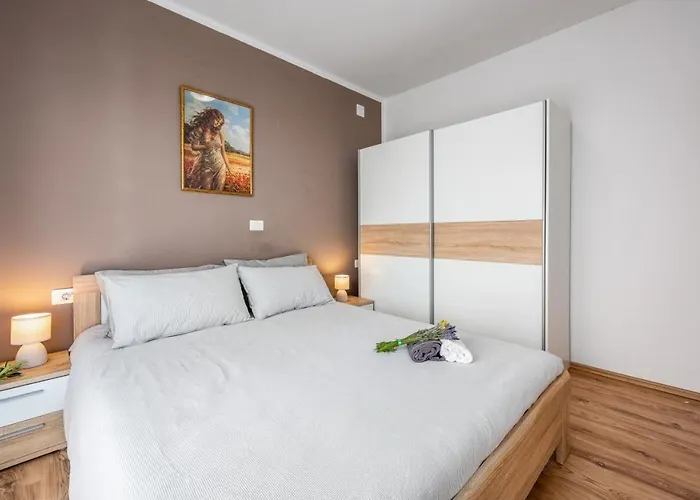 5235-7 In * Drenje (Istria)